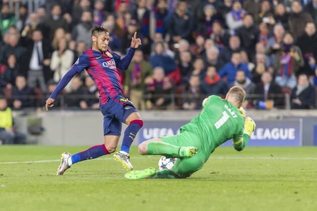 BARCELONA, SPAIN - MARCH 18: Neymar of FC Barcelona Barca and Joe Hart of Manchester City during the UEFA Champions League round of 16 match between FC Barcelona and Manchester City at Camp Nou Stadium on March 18, 2015 in Barcelona, Spain. (Photo by Mikel Trigueros UrbanandSport CordonPress) 