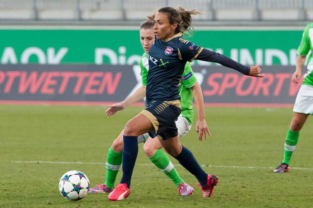 v.li.: Verena Faißt (VfL Wolfsburg) im Zweikampf mit Marta (FC Rosengard), Fussball, UEFA Women s Champions League, VfL Wolfsburg - FC Rosengard, xobx