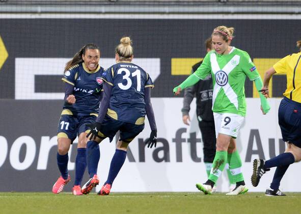 Marta (li.) und Anja Mittag (mi., ROS) bejubeln das Tor 0:1, Anna lässe (re., WOB), VfL Wolfsburg - FC Rosengard, Fußball, Champions League der Frauen, Viertelfinale Hinspiel, Saison 2014 2015, Wolfsburg, 22.03.2015,