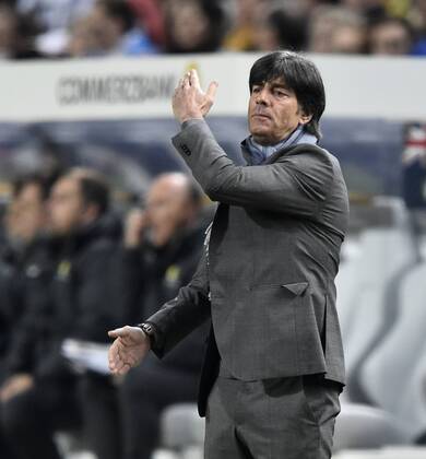 Nationaltrainer Trainer Coach Joachim Jogi Löw (GER) am Spielfeldrand unzufrieden Gestik Geste DFB Länderspiel Deutschland gegen Australien Freundschaftsspiel Fußball Herren GER vs AUS Saison 2014 2015 Kaiserslautern Fritz-Walter-Stadion 25.03.2015 DFB Länderspiel Deutschland gegen Australien