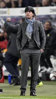 Nationaltrainer Trainer Coach Joachim Jogi Löw (GER) am Spielfeldrand DFB Länderspiel Deutschland gegen Australien Freundschaftsspiel Fußball Herren GER vs AUS Saison 2014 2015 Kaiserslautern Fritz-Walter-Stadion 25.03.2015 DFB Länderspiel Deutschland gegen Australien
