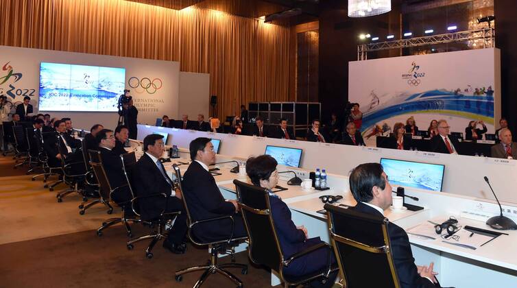 (150328) -- BEIJING, March 28, 2015 -- The Beijing 2022 Olympic Winter games Winterspiele Spiele Summer games Bid Committee and the Evaluation Commission of the International Olympic Committee (IOC) attend the closing ceremony of presentations for the IOC Evaluation Commission in Beijing, capital of China, on March 28, 2015. ) (SP)CHINA-BEIJING-IOC EVALUATION GongxLei 