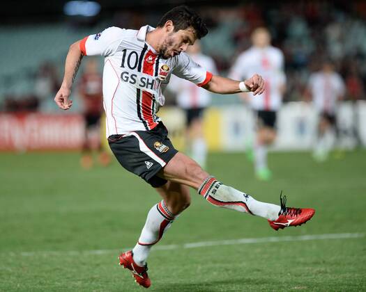 07.04.2015. Sydney, Australia. AFC Champions League. Western Sydney Wanderers v FC Seoul. Seoul forward & xc9;verton Santos shoots for goal. xNigelxOwenx  ActionPlus11611496