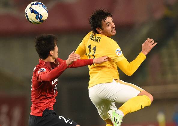 (150407) -- IBARAKI, April 7, 2015 -- Goulart (R) of China s Guangzhou Evergrande heads the ball with Daigo Nish of Japan s Kashima Antlers during their group H match at the 2015 AFC Champions League in Ibaraki, Japan, April 7, 2015. ) (lm) (SP)JAPAN-IBARAKI-AFC CHAMPIONS LEAGUE LiuxDawei 