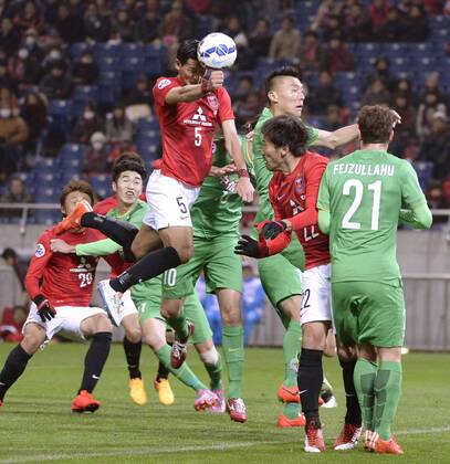 Makino header gives Reds 1st point in ACL Urawa Reds defender Tomoaki Makino equalizes with a header in the second half of a 1-1 draw with Beijing Guoan in their Asian Champions League group stage match at Saitama Stadium on April 8, 2015. 
