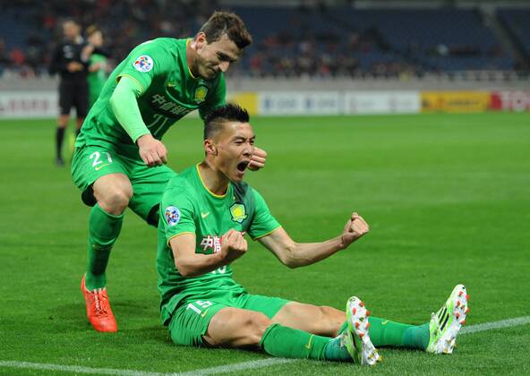(150408) -- SAITAMA, April 8, 2015 -- Yu Dabao (R) of China s Beijing Guoan reacts after scoring against Japan s Urawa Red Diamonds during their group E match at the 2015 AFC Champions League in Saitama, Japan, April 8, 2015. The match ended with a 1-1 draw. ) (SP)JAPAN-SAITAMA-AFC CHAMPIONS LEAGUE-GROUP G-URAWA REDS VS BEIJING GUOAN Stringer 