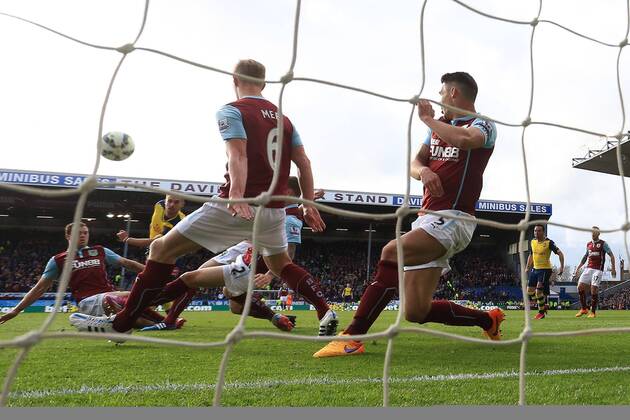 Arsenal s Aaron Ramsey scores the opening goal - Burnley vs. Arsenal - Barclay s Premier League - Turf Moor - Burnley - 11 04 2015 Pic Philip Oldham Sportimage EDITORIAL USE ONLY. No use with unauthorised audio, video, data, fixture lists, club league logos or live services. Online in-match use limited to 120 images, no video emulation. No use in betting, games or single club league player publications.