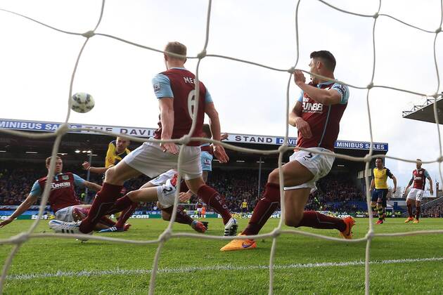 Arsenal s Aaron Ramsey scores the opening goal - Burnley vs. Arsenal - Barclay s Premier League - Turf Moor - Burnley - 11 04 2015 Pic Philip Oldham Sportimage EDITORIAL USE ONLY. No use with unauthorised audio, video, data, fixture lists, club league logos or live services. Online in-match use limited to 120 images, no video emulation. No use in betting, games or single club league player publications.