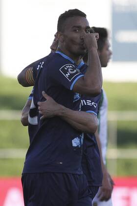 Aktuell Fußball, Portugal, Primeira Liga, FC Porto gelingt Generalprobe für die Champions League April 11, 2015 Vila Do Conde, Portugal Porto s Brazilian defender Danilo Silva Celebrates after scoring a goal during the Premier League 2014 15 match between Rio Ave FC and FC Porto at Rio Ave Stadium in Vila do Conde on 11 April 2015. RIO AVE FC vs FC PORTO  ZUMAn230