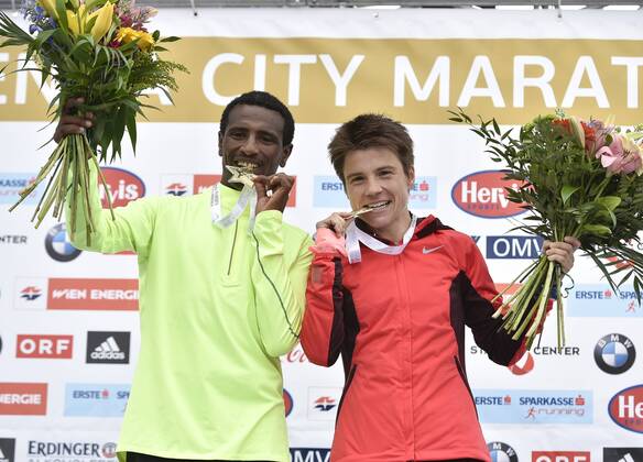 ATHLETICS - VCM 2015 VIENNA,AUSTRIA,12.APR.15 - ATHLETICS, RUNNING - Vienna City Marathon, award ceremony. Image shows Sisay Lemma (ETH) and Maja Neuenschwander (SUI). Keywords: medal. GEPAxpictures xM.xHoermandinger 