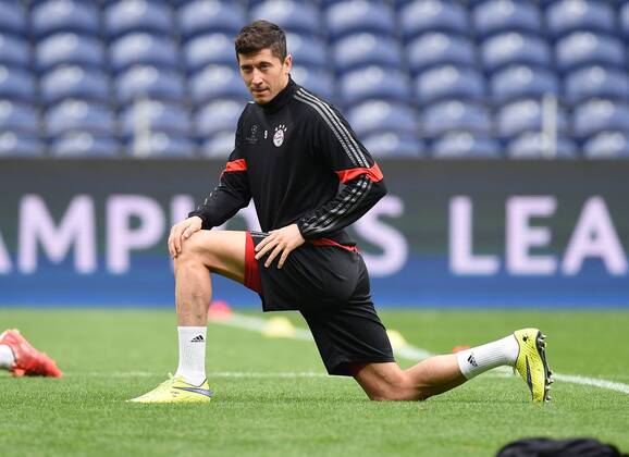 FUSSBALL CHAMPIONS LEAGUE SAISON 2014 2015 VIERTELFINAL HINSPIEL FC Porto - FC Bayern Muenchen 14.03.2015 Abschlusstraining FC Bayern Muenchen im Stadion Dragao; Robert Lewandowski 