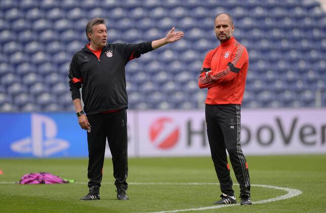 FUSSBALL CHAMPIONS LEAGUE SAISON 2014 2015 VIERTELFINAL HINSPIEL FC Porto - FC Bayern Muenchen 14.03.2015 Abschlusstraining FC Bayern Muenchen im Stadion Dragao; Trainer Pep Guardiola (re) und Co-Trainer Domenec Torrent 