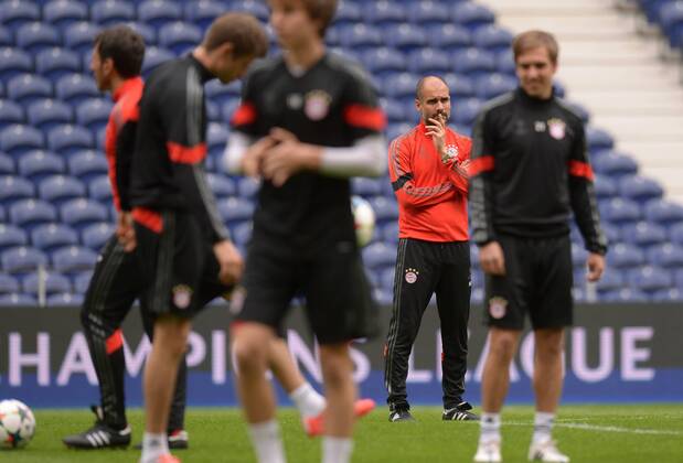 FUSSBALL CHAMPIONS LEAGUE SAISON 2014 2015 VIERTELFINAL HINSPIEL FC Porto - FC Bayern Muenchen 14.03.2015 Abschlusstraining FC Bayern Muenchen im Stadion Dragao; Trainer Pep Guardiola nachdenklich 