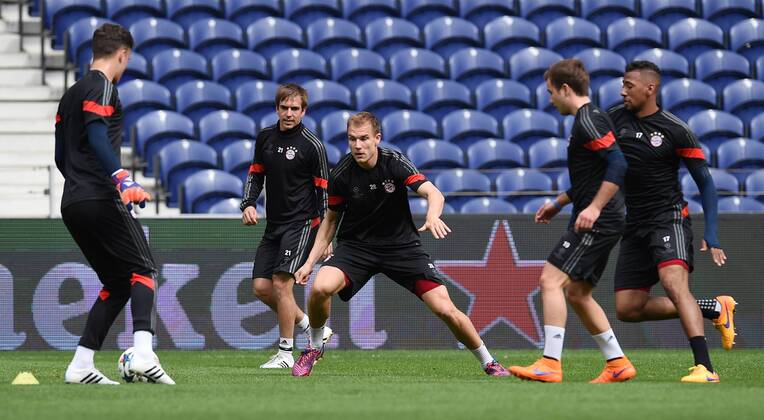 FUSSBALL CHAMPIONS LEAGUE SAISON 2014 2015 VIERTELFINAL HINSPIEL FC Porto - FC Bayern Muenchen 14.03.2015 Abschlusstraining FC Bayern Muenchen im Stadion Dragao; Ivan Lucic, Philipp Lahm, Holger Badstuber, Mario Goetze und Jerome Boateng (v.li.) 