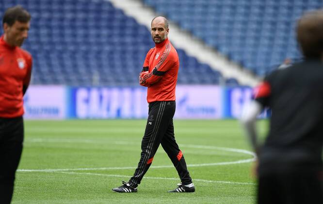 FUSSBALL CHAMPIONS LEAGUE SAISON 2014 2015 VIERTELFINAL HINSPIEL FC Porto - FC Bayern Muenchen 14.03.2015 Abschlusstraining FC Bayern Muenchen im Stadion Dragao; Trainer Pep Guardiola 