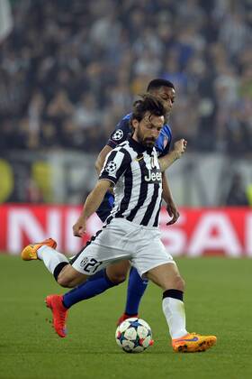14.04.2015. Stadium Juventus, Turin, Italy. Champions League fooball quarter-finals. Juventus versus Monaco. Andrea Pirlo crosses the ball into the box xPierpaoloxPiciuccox  ActionPlus11613079