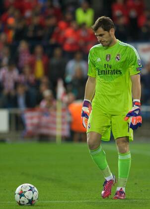 Real Madrid Goalkeeper, Iker Casillas Fernandez, number 1 . Round 1 4 of the CHAMPIONS league, soccer match between Atletico de Madrid - Real Madrid at the Vicente Calderon estadium, Madrid - Spain by April 14, 2015. PHOTO: Gregorio Lopez. 