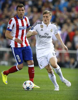 KROOS Toni Team Real Madrid mit MANDZUKIC Mario UEFA Champions League Saison 2014-2015 Viertelfinale Atletico Madrid-Real Madrid am 14.April 2015 in Madrid 