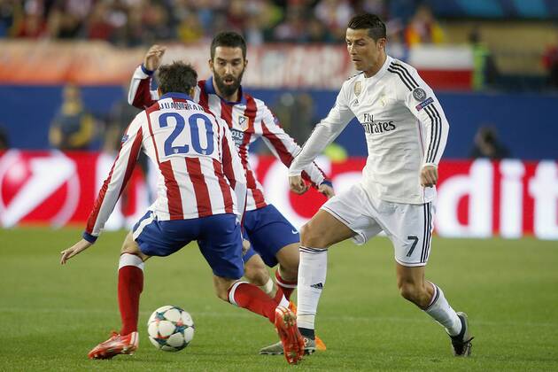 Atletico de Madrid s Juanfran Torres (l) and Arda Turan (c) and Real Madrid s Cristiano Ronaldo during Champions League 2014 2015 Quarter-finals 1st leg match.April 14,2015.  (2015041418)