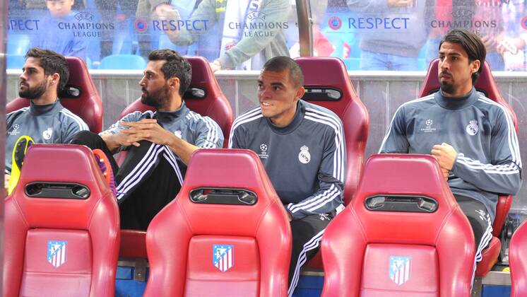 14.04.2015, Fussball UEFA Champions League, Atletico Madrid - Real Madrid, v.l. Isco (Real Madrid) - Alvaro Arbeloa (Real Madrid) - Pepe (Real Madrid) - Sami Khedira (Real Madrid)