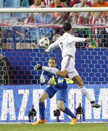 First leg of 1 4 Champions League match between Atletico Madrid and Real Madrid. In this picture, Jan Oblak and Cristiano Ronaldo. xJOSExA.xGARCIAx 