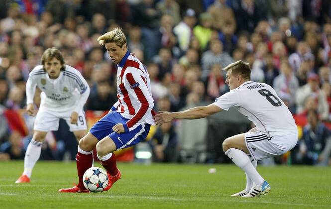 First leg of 1 4 Champions League match between Atletico Madrid and Real Madrid. In this picture, Fernando Torres and Toni Kroos. xJOSExA.xGARCIAx 