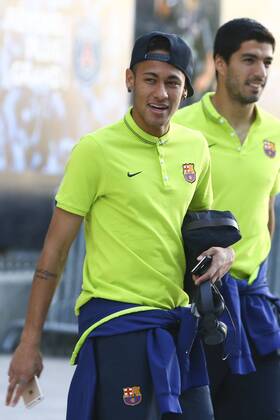 Neymar jr. - Luis Suarez FOOTBALL : Sortie de l entrainement de Barcelone au Parc des Princes - 14 04 2015 GwendolineLeGoff Panoramic 