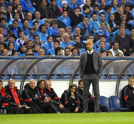 15.04.2015, Fussball Championsleague 2014 2015, Viertelfinale Hinspiel, FC Porto - FC Bayern München, im Estadio Dragao in Porto (Portugal). Trainer Pep Guardiola (Bayern München) nachdenklich. 