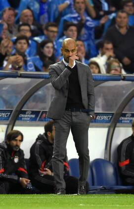 15.04.2015, Fussball Championsleague 2014 2015, Viertelfinale Hinspiel, FC Porto - FC Bayern München, im Estadio Dragao in Porto (Portugal). Trainer Pep Guardiola (Bayern München) nachdenklich. 