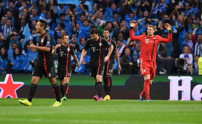 FUSSBALL CHAMPIONS LEAGUE SAISON 2014 2015 VIERTELFINALE HINSPIEL FC Porto - FC Bayern Muenchen 15.04.2015 Enttaeuschte Bayern: Thiago Alcantara, Rafinha, Xabi Alonso, Jerome Boateng und Torwart Manuel Neuer (v.l., alle FC Bayern Muenchen) 