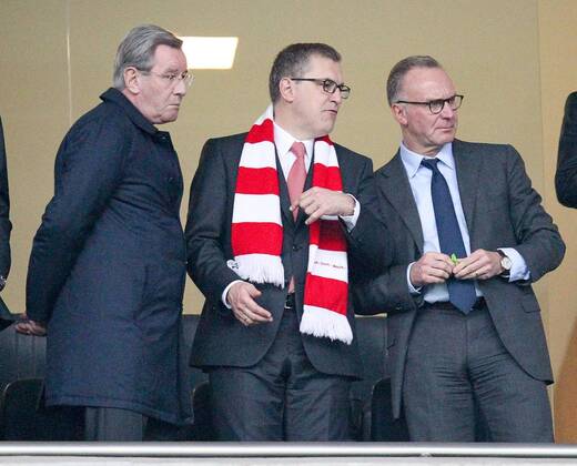 l-r: Aufsichtsratsvorsitzender und Praesident Karl Hopfner (FC Bayern Muenchen), stellvertretenden Vorstandsvorsitzenden Jan-Christian Dreesen (FC Bayern Muenchen) und Vorstandsvorsitzender Karl-Heinz Rummenigge (FC Bayern Muenchen) , FC Porto vs. FC Bayern Muenchen, Fussball, Champions League, 15.04.2015 EP_ckt