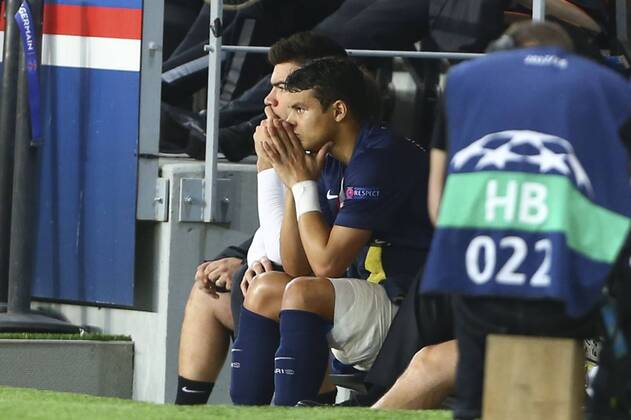Thiago Silva (PSG) Verletzung FOOTBALL : PSG Paris St. Germain vs FC Barcelona (Barca) - Champions League - 15 04 2015 GwendolineLeGoffx 