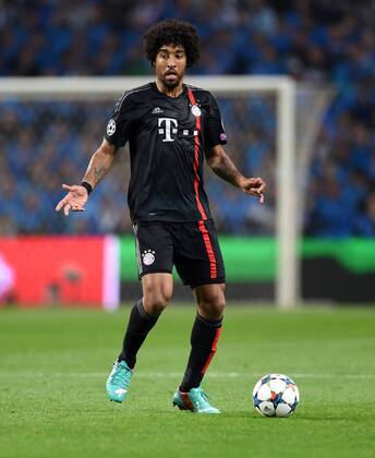 FUSSBALL CHAMPIONS LEAGUE SAISON 2014 2015 VIERTELFINALE HINSPIEL FC Porto - FC Bayern Muenchen 15.04.2015 Dante (FC Bayern Muenchen) am Ball 