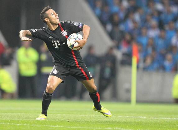 Torjubel von Thiago Alcantara 6 (FC Bayern Muenchen) , FC Porto vs. FC Bayern Muenchen, Fussball, Champions League, 15.04.2015 EP_ckt
