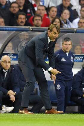 15.04.2015, Fussball Championsleague 2014 2015, Viertelfinale Hinspiel, FC Porto - FC Bayern München, im Estadio Dragao in Porto (Portugal). Trainer Julen Lopetegui (FC Porto) in Rage. 