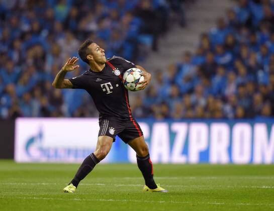 15.04.2015, Fussball Championsleague 2014 2015, Viertelfinale Hinspiel, FC Porto - FC Bayern München, im Estadio Dragao in Porto (Portugal). Torjubel Thiago (Bayern München). 