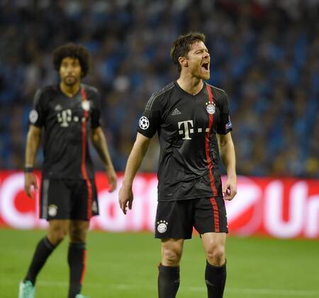 15.04.2015, Fussball Championsleague 2014 2015, Viertelfinale Hinspiel, FC Porto - FC Bayern München, im Estadio Dragao in Porto (Portugal). Xabi Alonso (Bayern München) in Rage, 