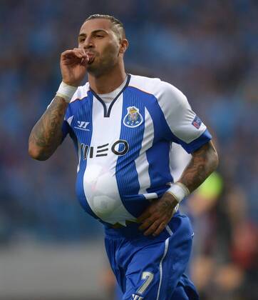 FUSSBALL CHAMPIONS LEAGUE SAISON 2014 2015 VIERTELFINALE HINSPIEL FC Porto - FC Bayern Muenchen 15.04.2015 Ricardo Quaresma (FC Porto) jubelt nach seinem Tor 