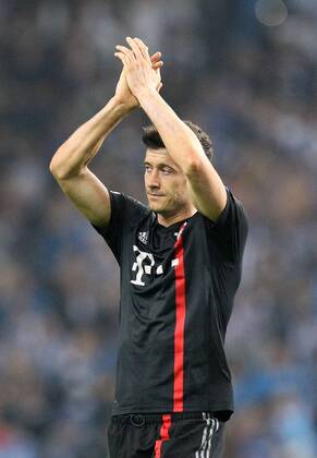 enttaeuschung bei Robert Lewandowski 9 (FC Bayern Muenchen) , FC Porto vs. FC Bayern Muenchen, Fussball, Champions League, 15.04.2015 EP_ckt