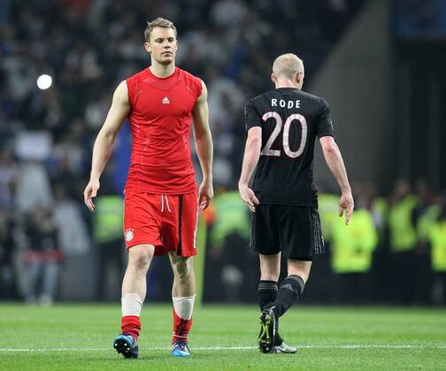 l-r: enttaeuschung bei Manuel Neuer 1 (FC Bayern Muenchen) und Sebastian Rode 20 (FC Bayern Muenchen) , FC Porto vs. FC Bayern Muenchen, Fussball, Champions League, 15.04.2015 EP_ckt