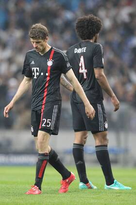 l-r: enttaeuschung bei Thomas Mueller 25 (FC Bayern Muenchen) und Dante 4 (FC Bayern Muenchen) , FC Porto vs. FC Bayern Muenchen, Fussball, Champions League, 15.04.2015 EP_CKT