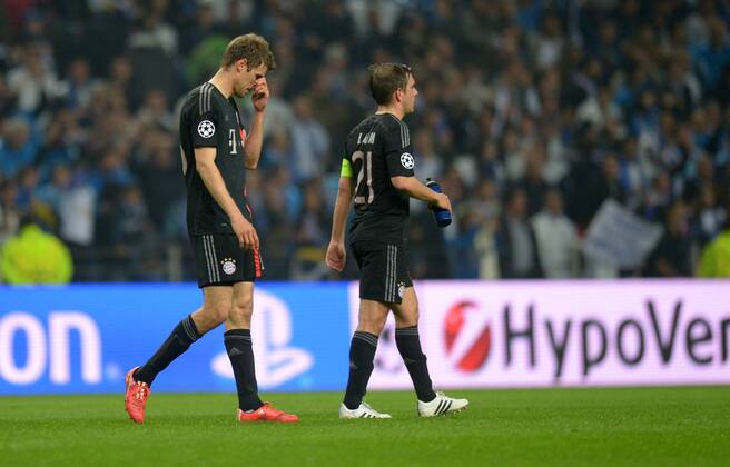 FUSSBALL CHAMPIONS LEAGUE SAISON 2014 2015 VIERTELFINALE HINSPIEL FC Porto - FC Bayern Muenchen 15.03.2015 Thomas Mueller (li) und Philipp Lahm (re, beide FC Bayern Muenchen) sind nach dem Abpfiff enttaeuscht 