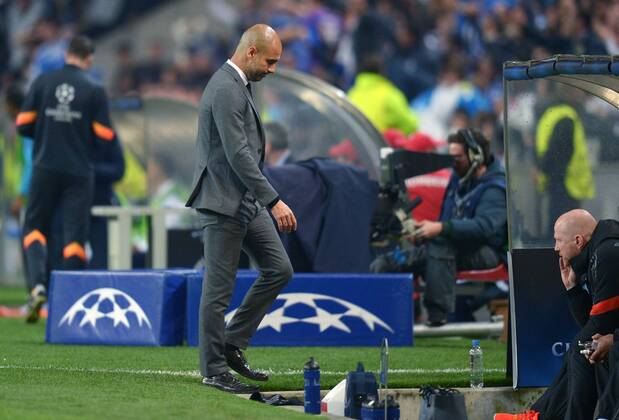 FUSSBALL CHAMPIONS LEAGUE SAISON 2014 2015 VIERTELFINAL HINSPIEL FC Porto - FC Bayern Muenchen 15.03.2015 Enttaeuschung; Trainer Pep Guardiola (li, FC Bayern Muenchen) und Sportvorstand Matthias Sammer (re, FC Bayern Muenchen) 