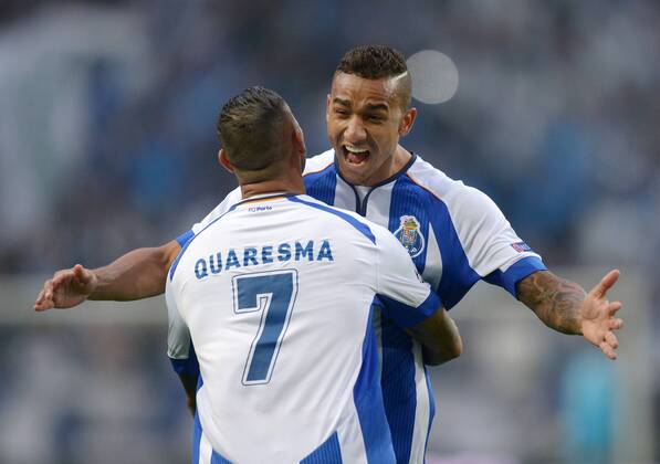 FUSSBALL CHAMPIONS LEAGUE SAISON 2014 2015 VIERTELFINAL HINSPIEL FC Porto - FC Bayern Muenchen 15.03.2015 JUBEL FC Porto; Ricardo Quaresma (li) und Danilo (re) 