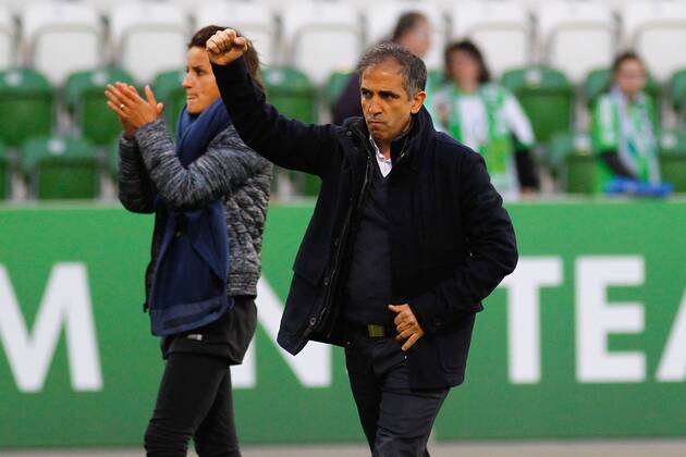 Jubel nach dem Spiel - Trainer Farid Benstiti (FRA) - Champions League Halbfinale Damen Saison 2014-2015 VfL Wolfsburg vs. Paris Saint Germain im AOK Stadion in Wolfsburg - Deutschland, Fussball, Mann,18.04.2015