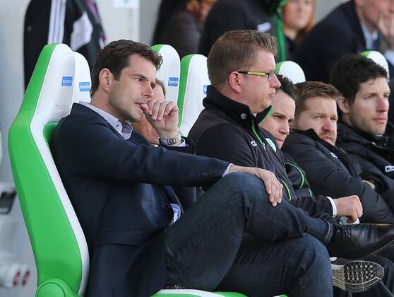 Cheftrainer Ralf Kellermann (VfL Wolfsburg) nachdenklich VfL Wolfsburg vs. Paris Saint Germain