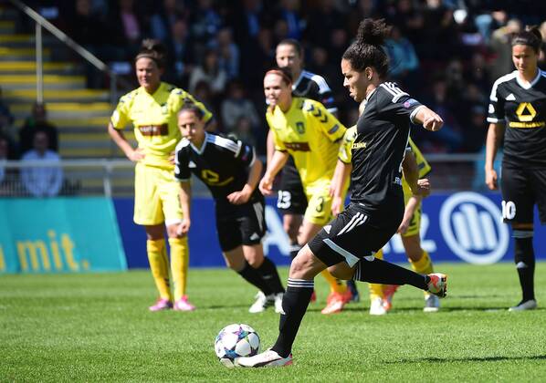 19.04.2015, xjhx, Fussball Champions League 1 2 Finale, 1.FFC Frankfurt - Broendby IF Kopenhagen, v.l. Celia Sasic (1.FFC Frankfurt) Goal scored, Tor zum 1:0
