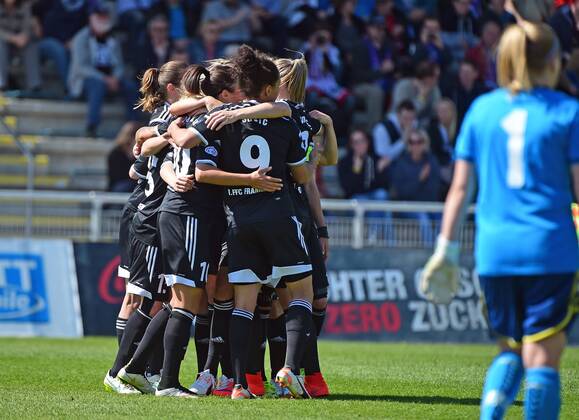 19.04.2015, xjhx, Fussball Champions League 1 2 Finale, 1.FFC Frankfurt - Broendby IF Kopenhagen, v.l. Dzsenifer Marozsan (1.FFC Frankfurt), Svenja Huth (1.FFC Frankfurt) celebrate the goal, Torjubel zum 2:0