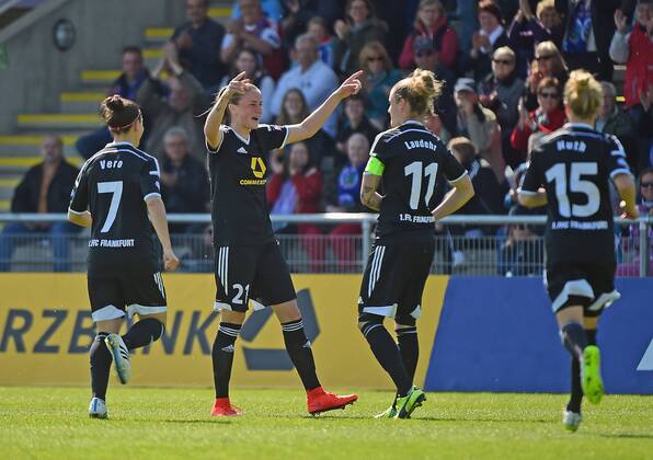 19.04.2015, xjhx, Fussball Champions League 1 2 Finale, 1.FFC Frankfurt - Broendby IF Kopenhagen, v.l. Veronica Boquete (1.FFC Frankfurt), Ana-Maria Crnogorcevic (1.FFC Frankfurt), Simone Laudehr (1.FFC Frankfurt), Svenja Huth (1.FFC Frankfurt) celebrate the goal, Torjubel zum 5:0