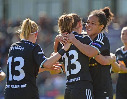 19.04.2015, xjhx, Fussball Champions League 1 2 Finale, 1.FFC Frankfurt - Broendby IF Kopenhagen, v.l. Marith Priessen (1.FFC Frankfurt), Bianca Schmidt (1.FFC Frankfurt), Celia Sasic (1.FFC Frankfurt) celebrate the goal, Torjubel zum 7:0